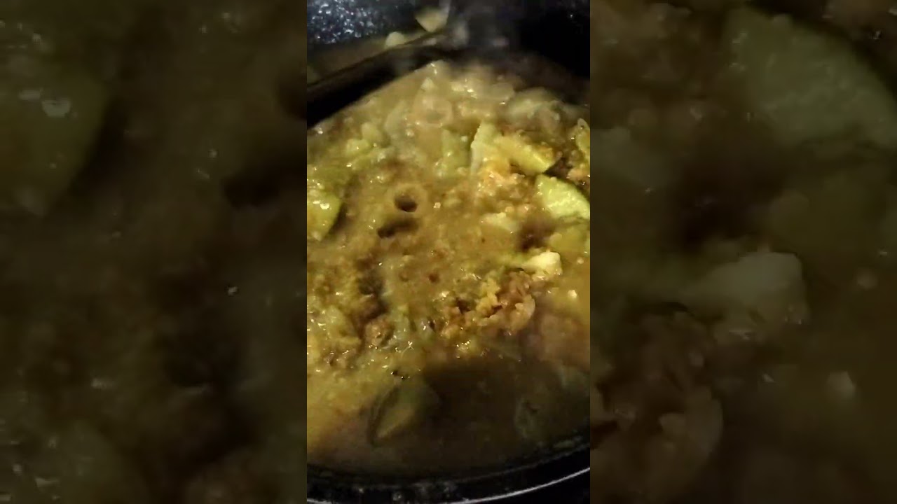 মুগ ডাল দিয়ে লাউ তরকারি।