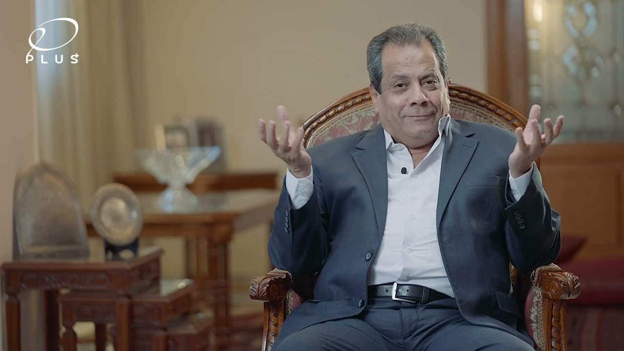 اسمع قصة المصور عادل مبارز مع صور اسطورة النادي الاهلي محمود الخطيب.