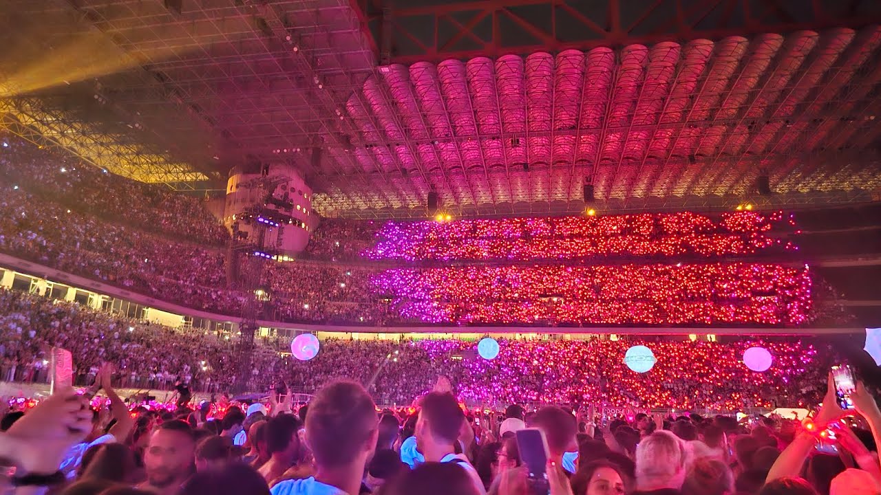 Coldplay [4K] - Hymn for the Weekend live in Milan 25/06/2023