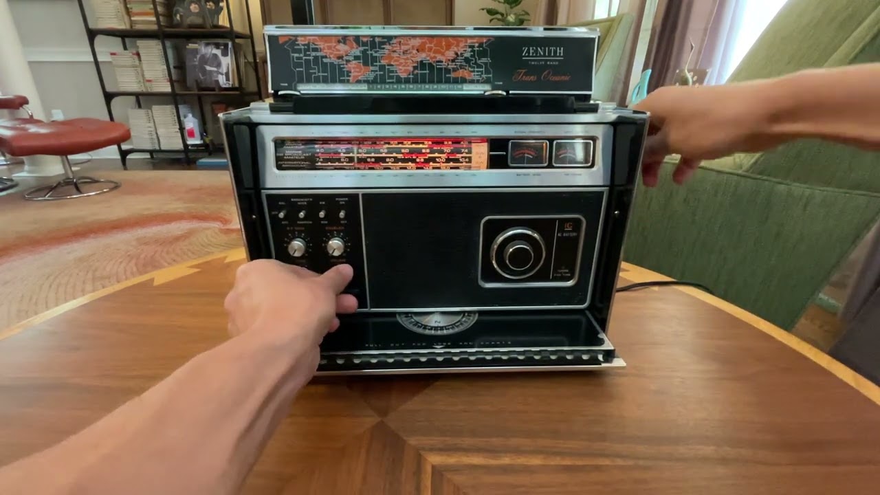 Zenith Trans Oceanic Radio Demo