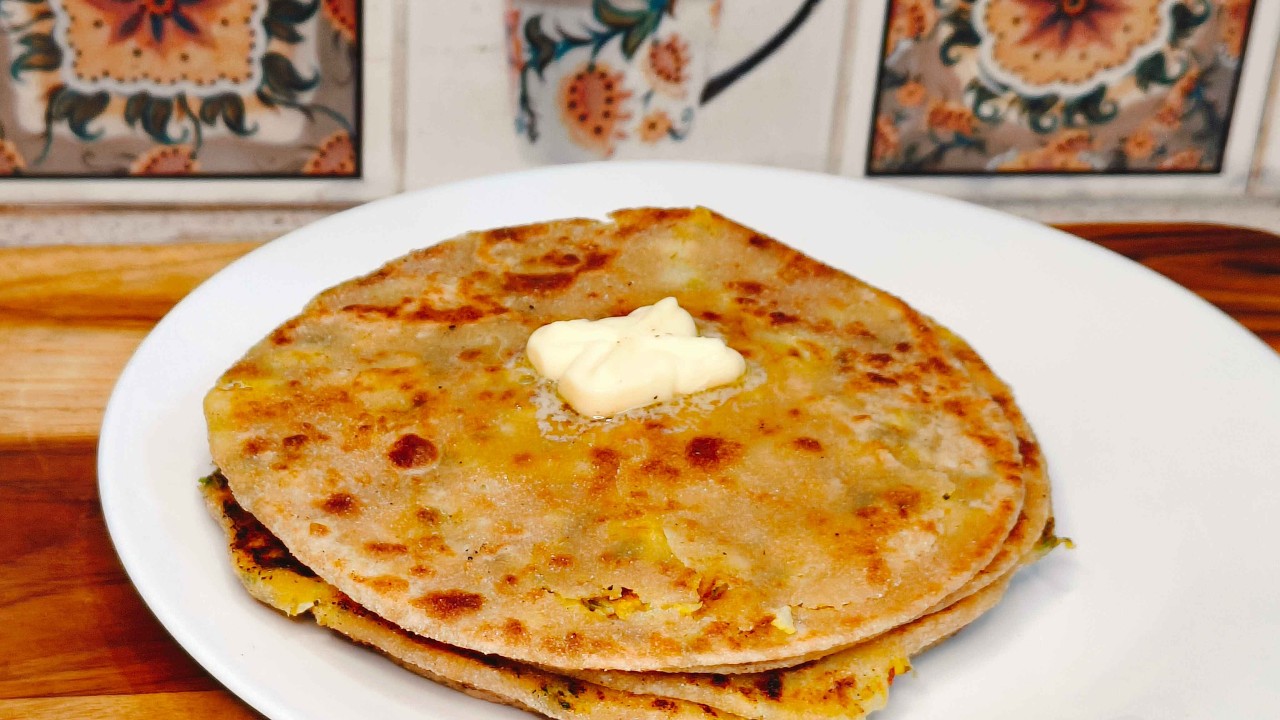 Aalu Gobhi Stuffed Paratha | Soft Andar Se, Bahar Se Crispy | Divisha Kitchen