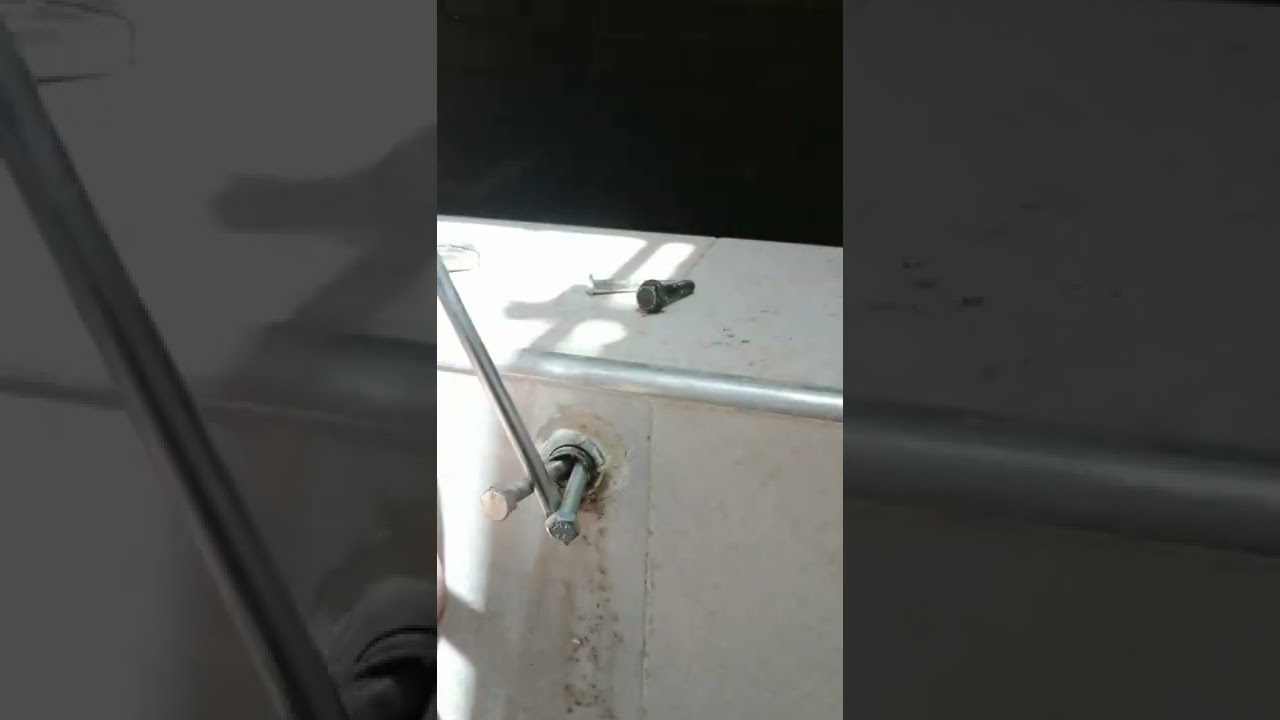 بیرۆکەیەکی نایەب، بۆ دەرهێنانی پارچە بۆری شکاو لە ناودیوار.