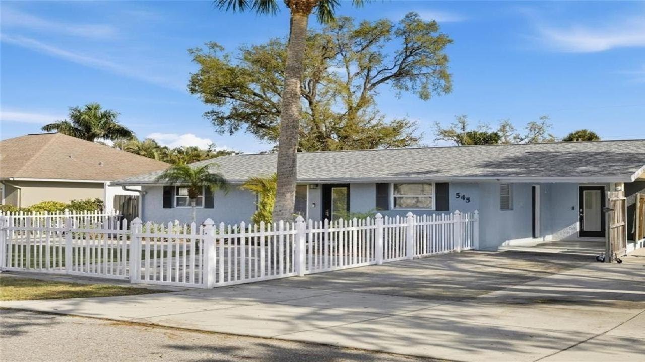 545 BLUEBELL ROAD, VENICE, FL Presented by Zarghami Group.
