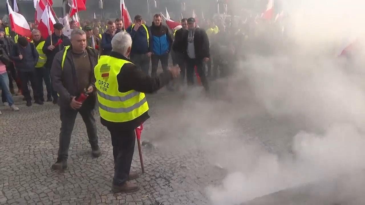 Thousands of farmers march in Poland's capital to protest Ukrainian imports and EU policies