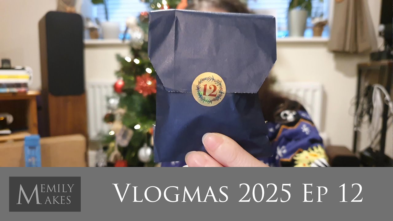Vlogmas 2025, выпуск 12 — Открытие рождественских подарков и новости проекта.