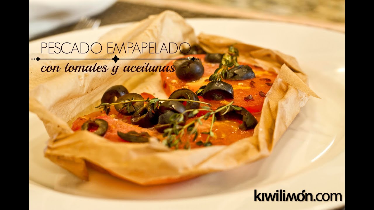 Pescado Empapelado con Tomates y Aceitunas