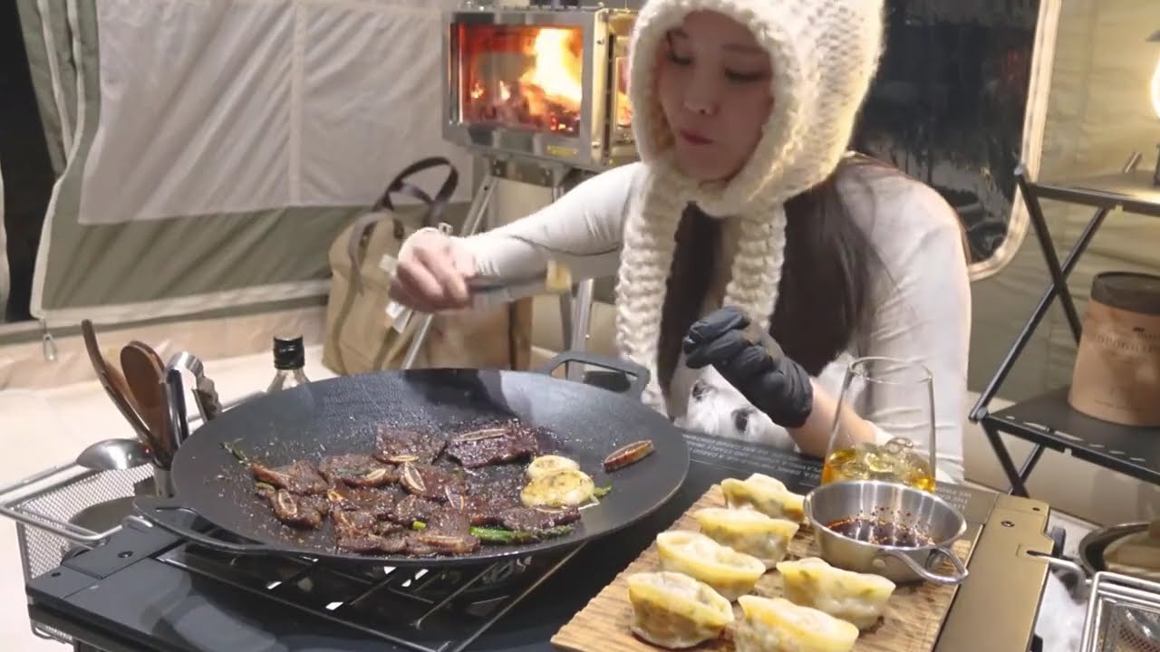 Overnight Winter Camping in the Snow|Cooking & Eating Dumplings to Stay Warm #camping #solocamping