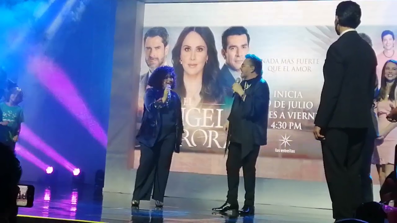 Lucero Mijares y Mijares cantando el Tema Oficial de la telenovela El Ángel de Aurora