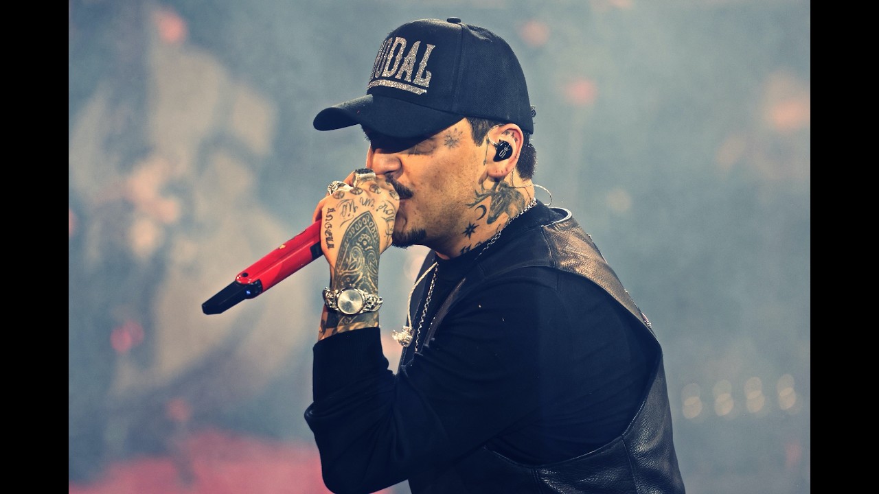 CRISTIAN NODAL DESATA LA LOCURA EN SU DEBUT EN EL PALENQUE DE LEÓN