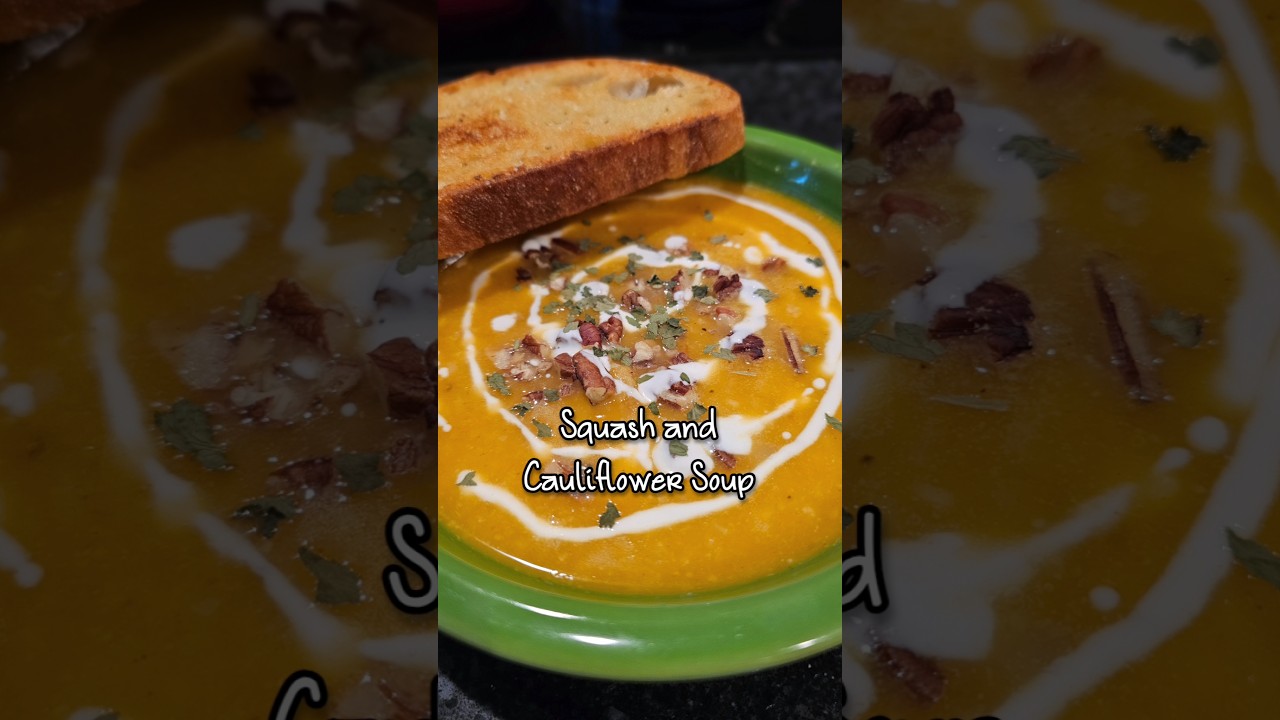 Butternut Squash & Cauliflower Soup with Apple & Onion. #squashandcauliflowersoup #soup