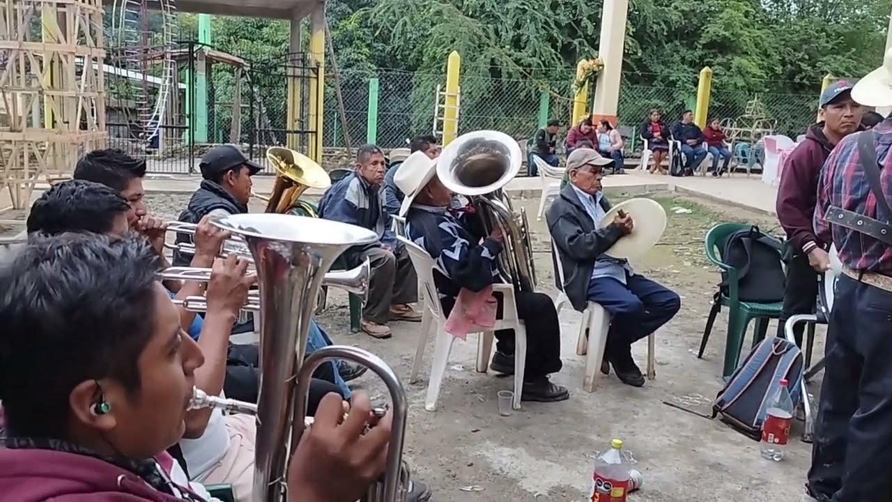 De Tamoyón Son. Son de Huautla Hgo. Y tocan buenos Sones. Banda de Viento Santa Cecilia.