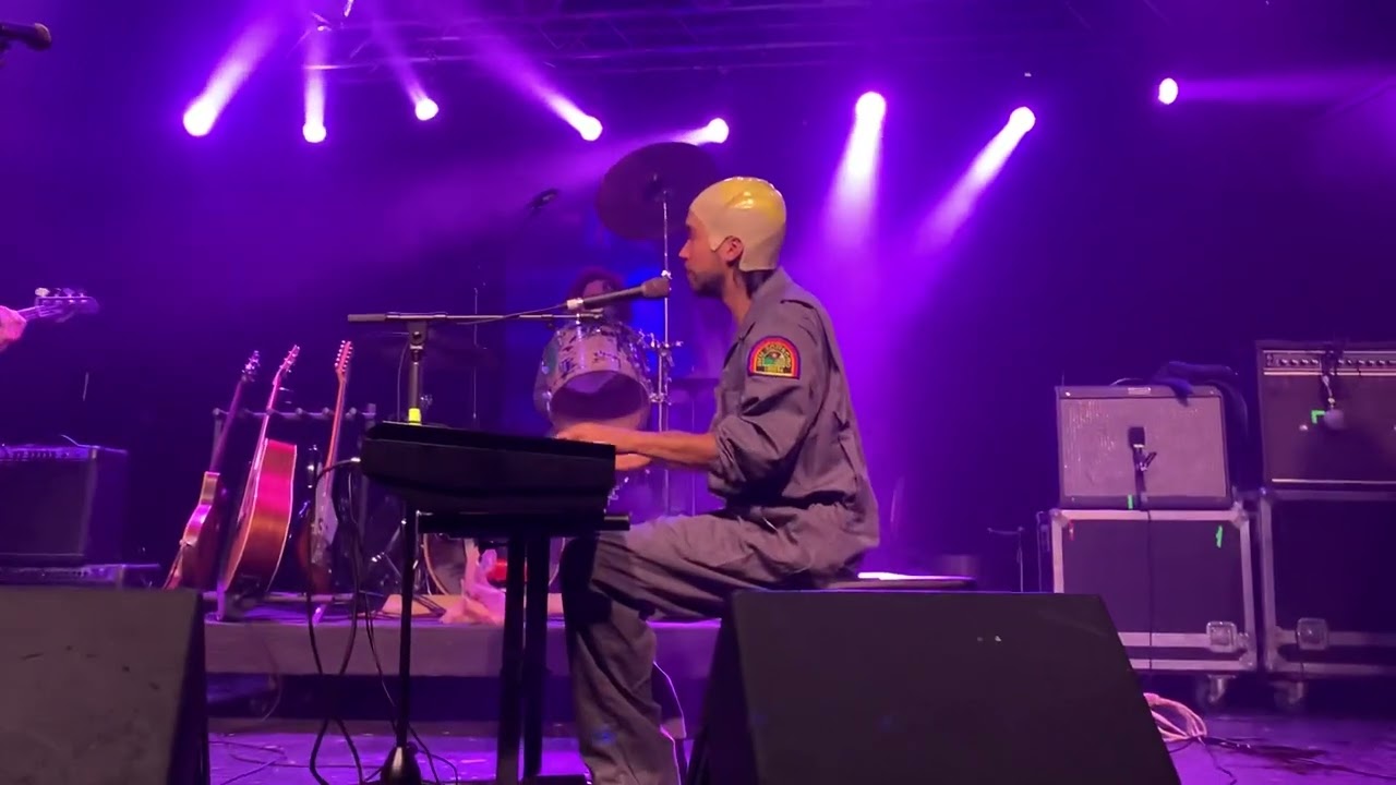alex g playing clocks (coldplay) cats cradle, nc
