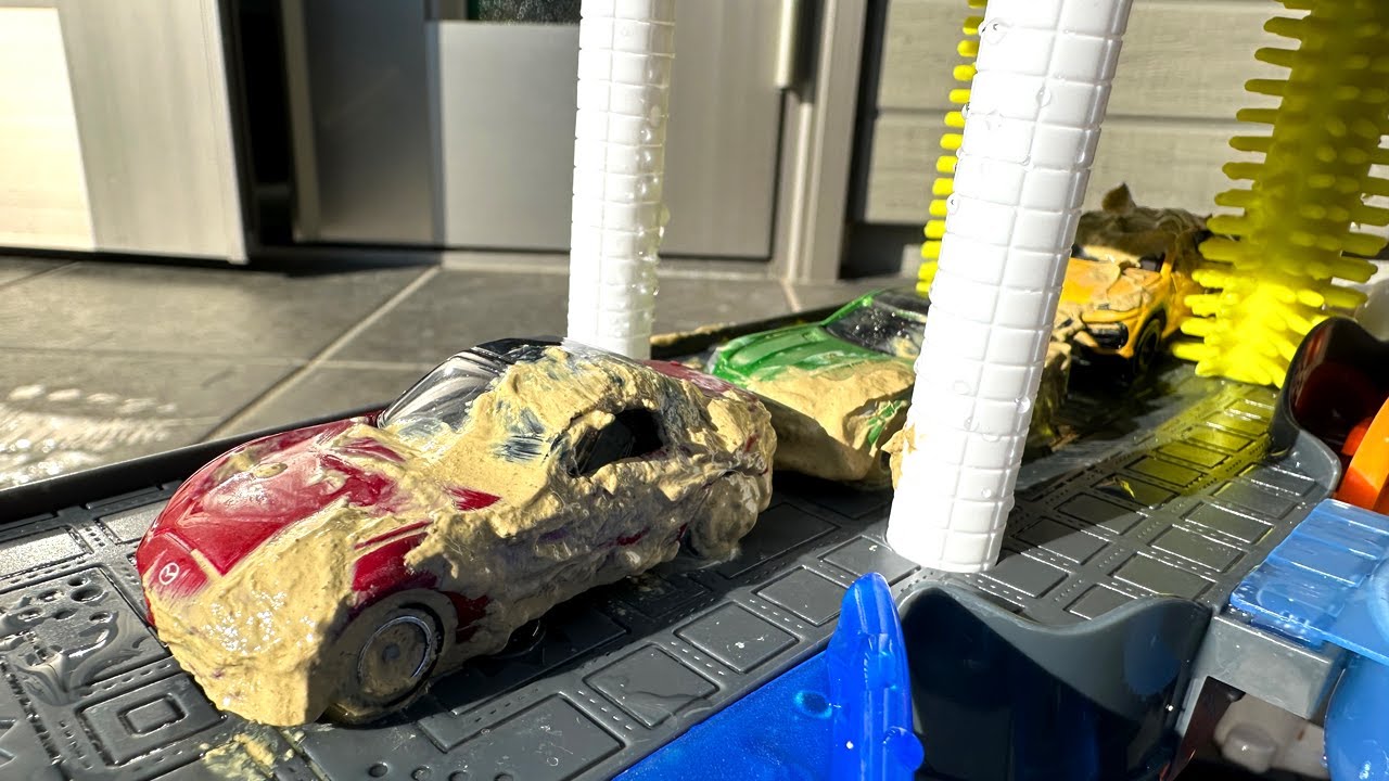 Let's wash 12 muddy Tomica (mini cars)!