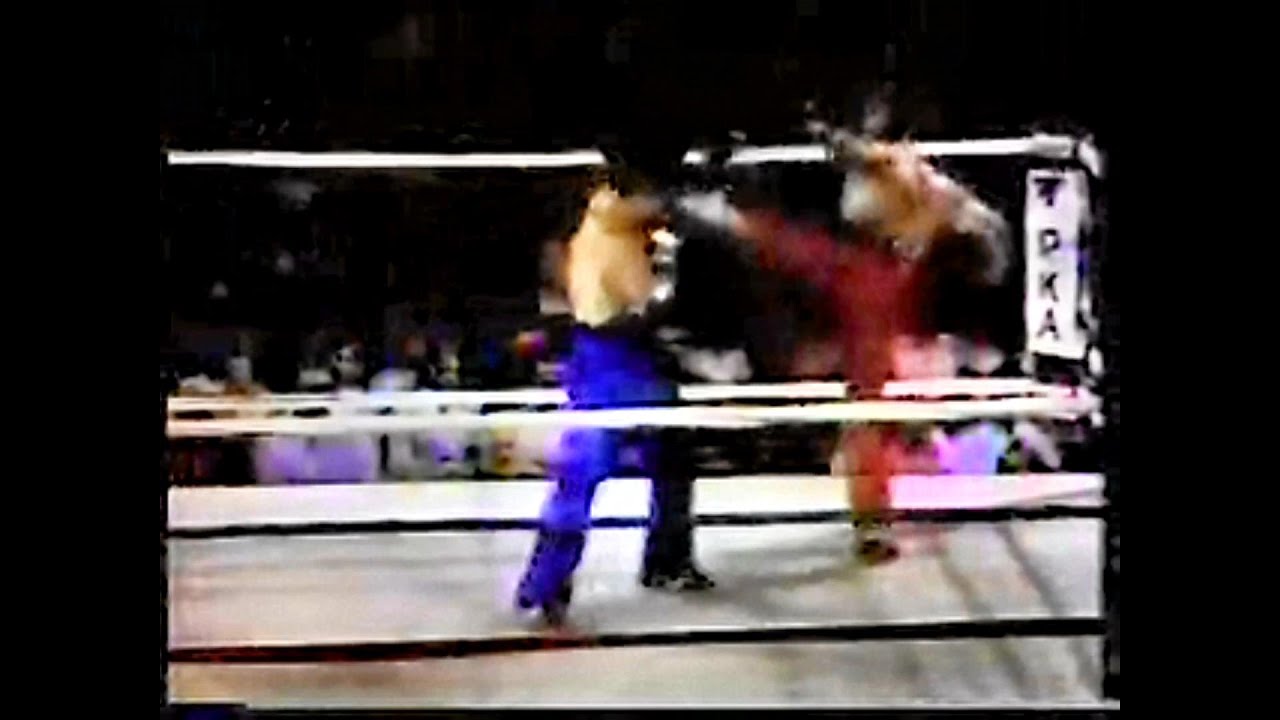 Bill Wallace vs Kerry Roop  or  Superfoot vs Superkicks  (exhibition fight)