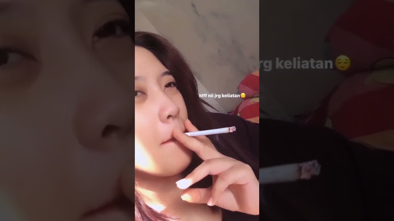 cewek merokok