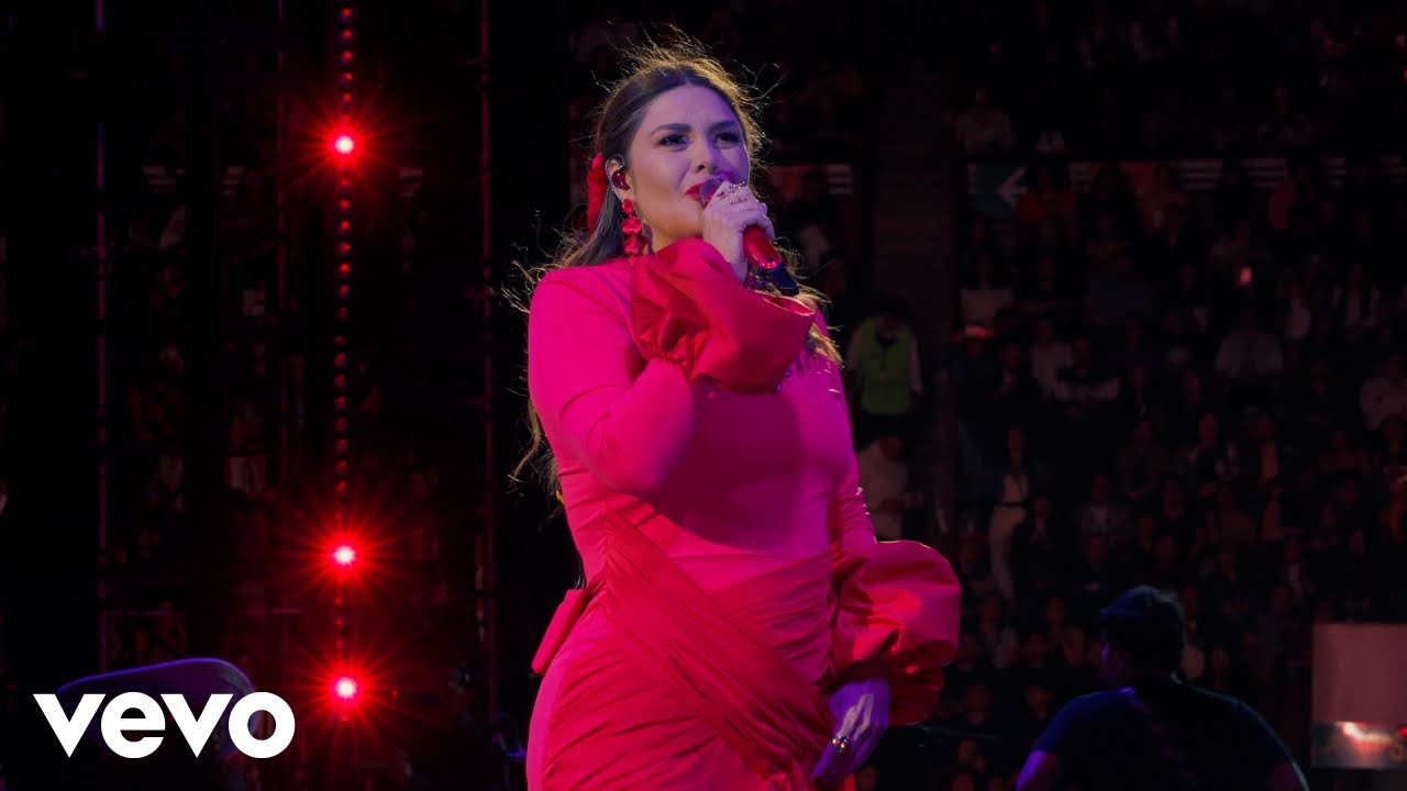 Yuridia - &iquest;Y Qu&eacute; Tal Si Funciona? (En Vivo Desde la Plaza de Toros la M&eacute;xico)