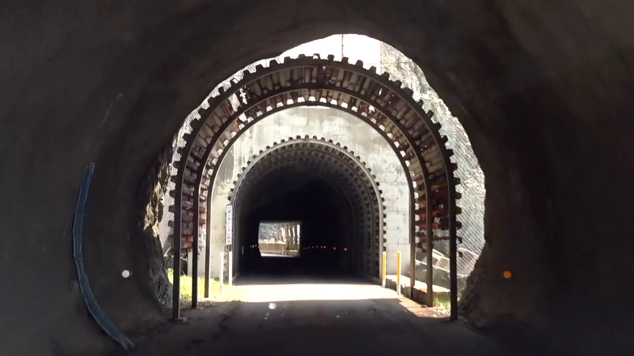 Paranoid London - Light Tunnel (feat. Mutado Pintado)