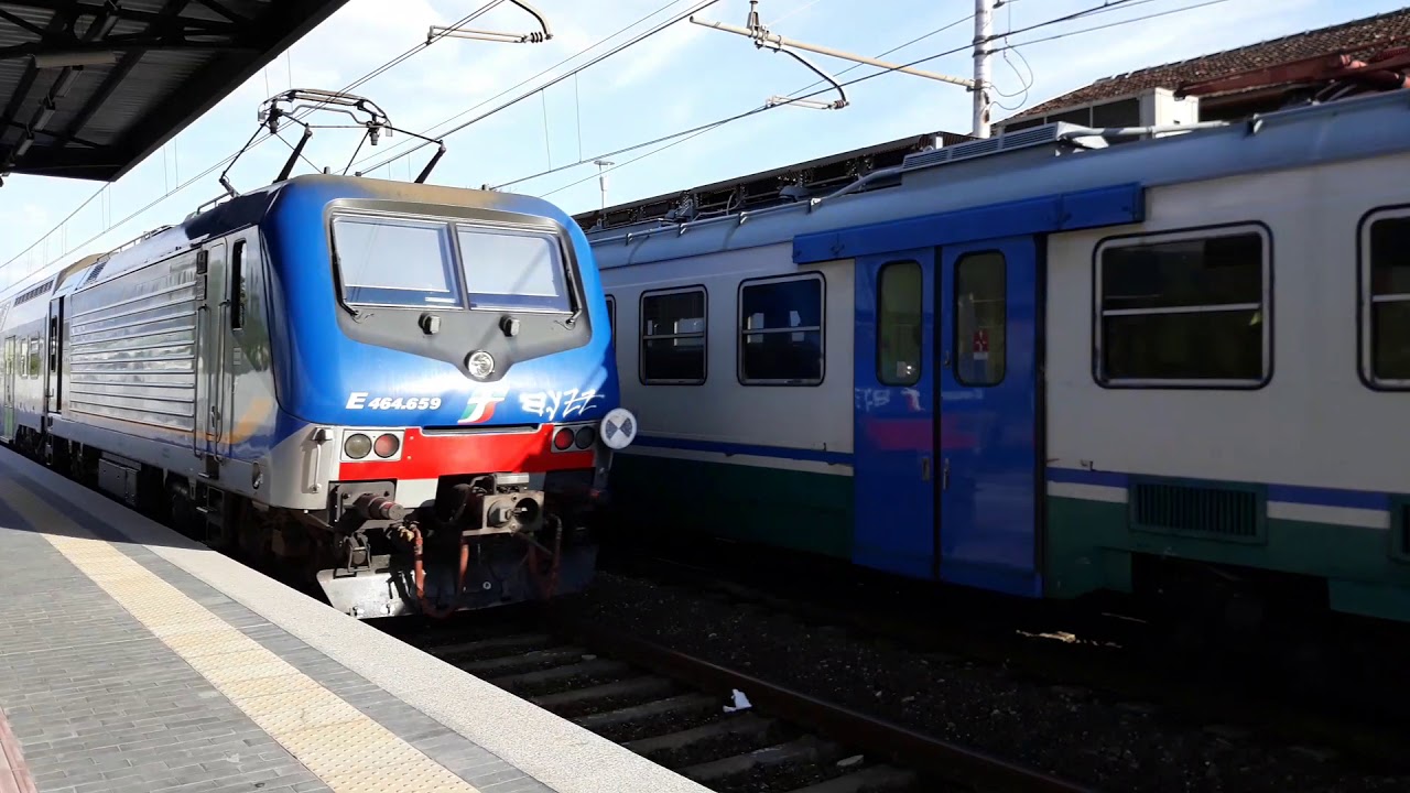 Un' oretta alla stazione di Carrara Avenza!:-)