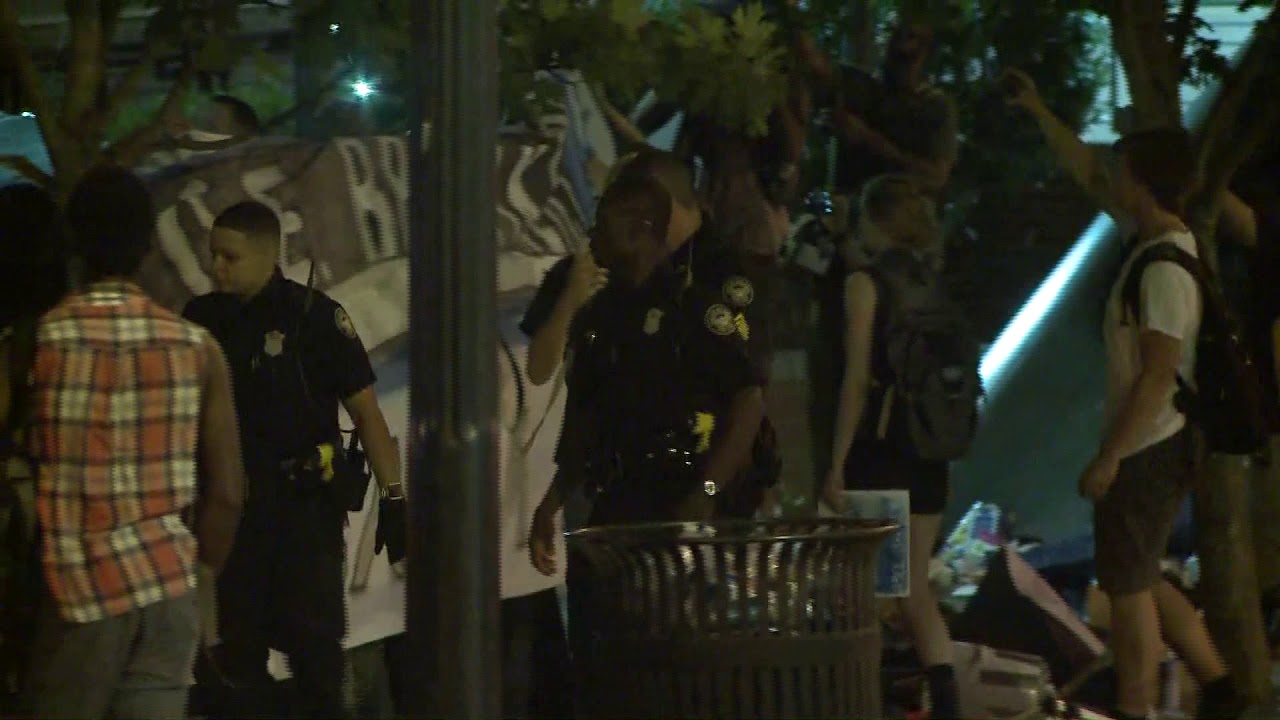 RAW VIDEO: Police confront anti-ICE protestors in Atlanta