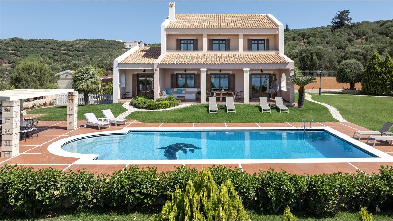 Luxury Villa For Sale in Sublime Location with Panoramic Sea Views