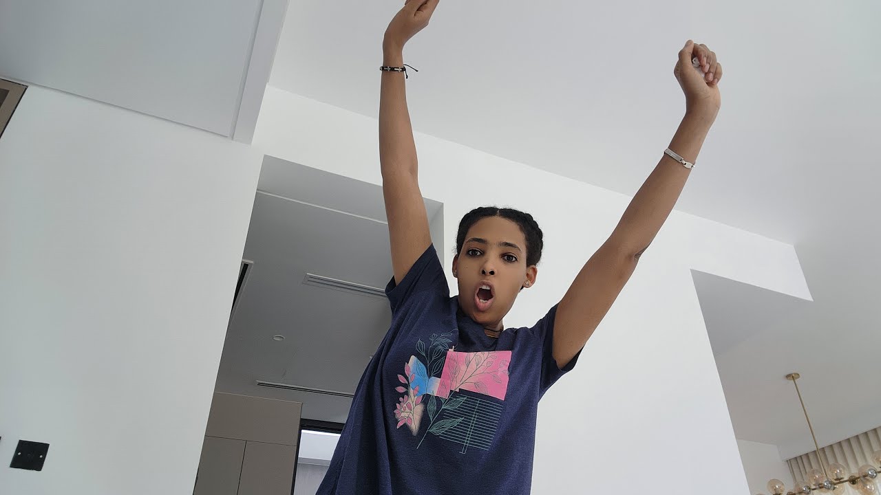 ''ኑ የሆነ ነገር ልገራቹ ሆዴን እየቆረጠኝ ነዉ '' hey 👋 ♥️