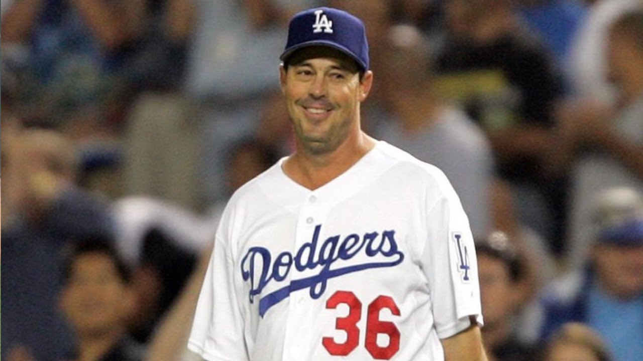 Greg Maddux Genius Play to Fake Out Runner