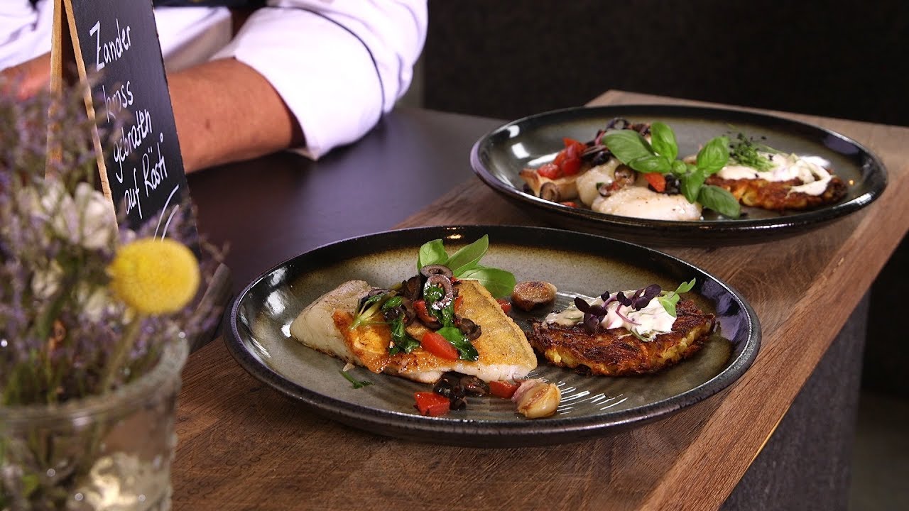 Zander kross gebacken mit Röstis - Fisch auf fränkisch mit Sauerrahm | Das schnelle Gericht