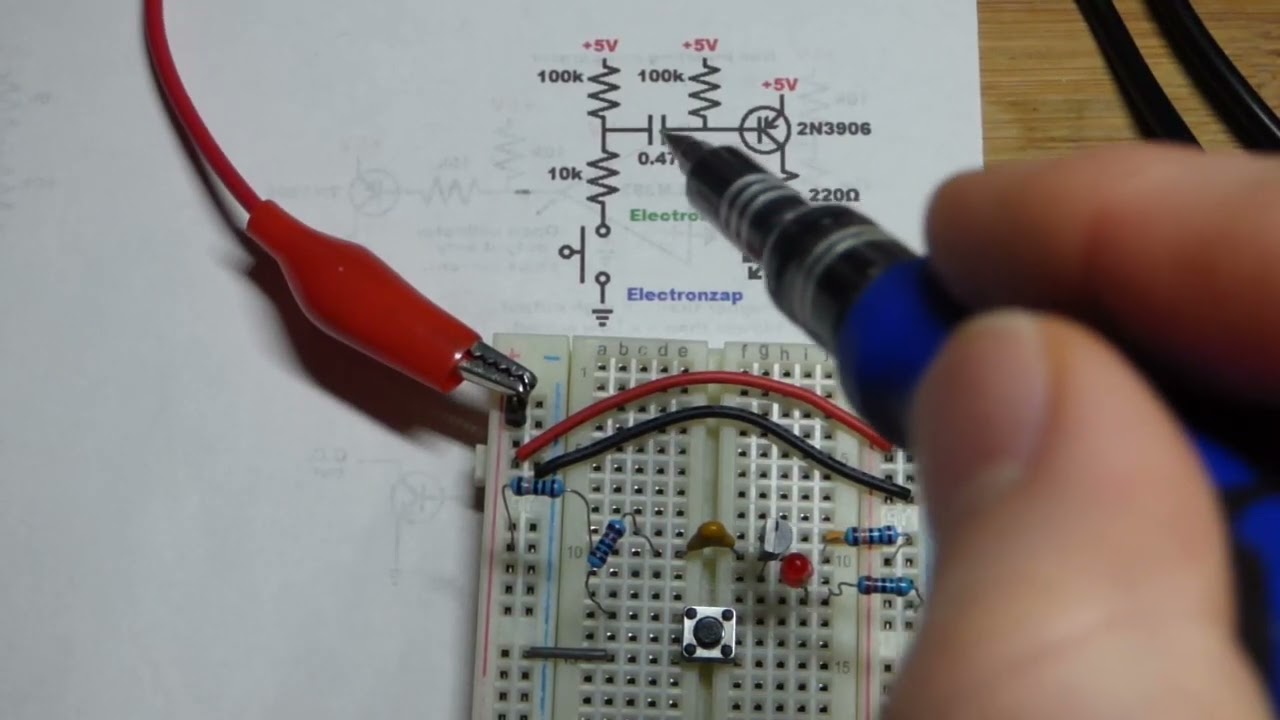 Более детальный взгляд на импульсную схему с использованием биполярного PNP-транзистора