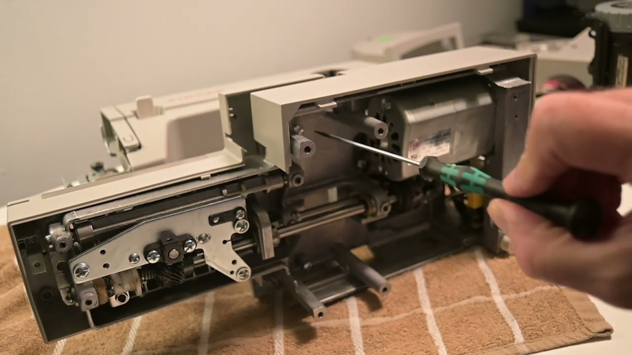 REPLACING THE COVERS ON SINGER HEAVY DUTY !