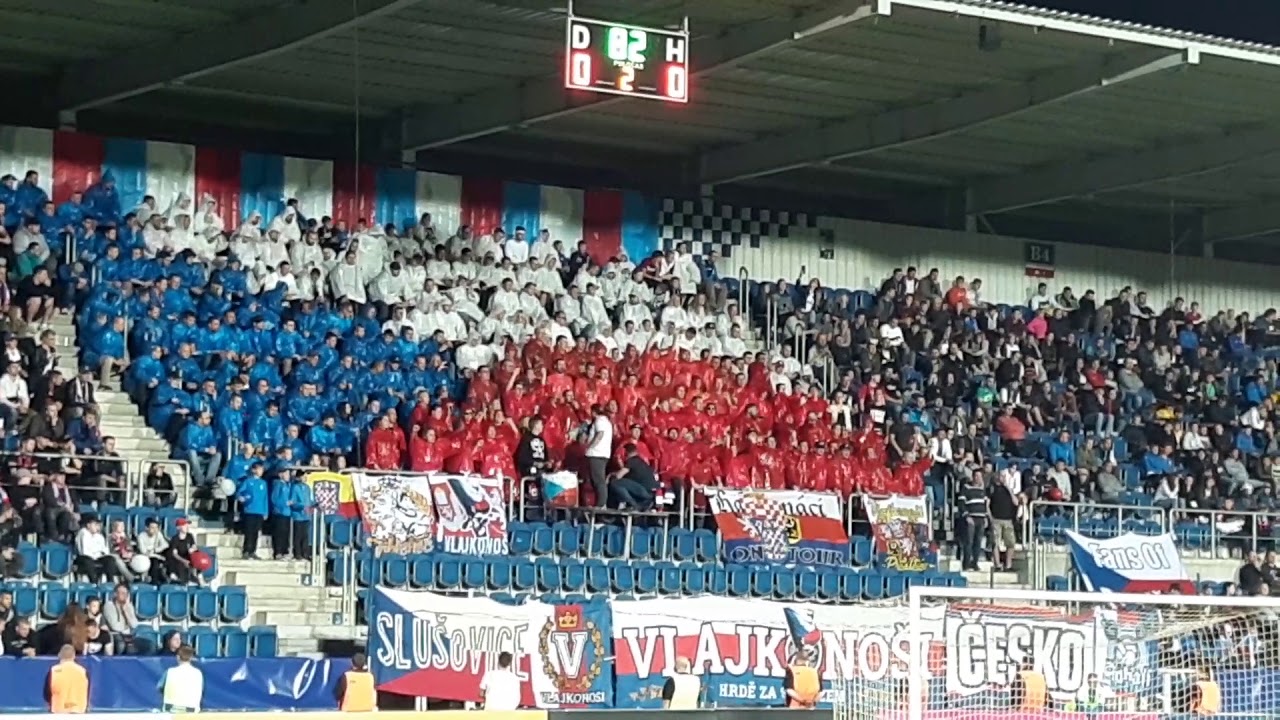 Vlajkonoši ČR - My jsme Česko! (fandí jednotlivě každá barva vlajky)