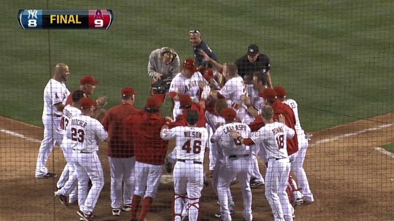 NYY@LAA: Trumbo's solo shot gives Angels walk-off win