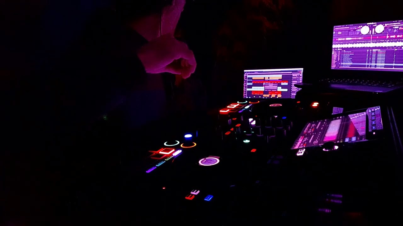 WE ARE THE PEOPLE//BASSLINE JUNKIE TECHNO MASH UP ..feat. .(babylon)