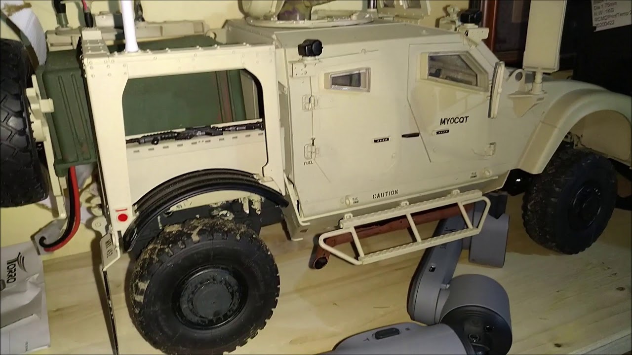 All of my rc trucks and tanks.Все мои радиоуправляемые грузовики и танки.Todos mis camiones y tanque