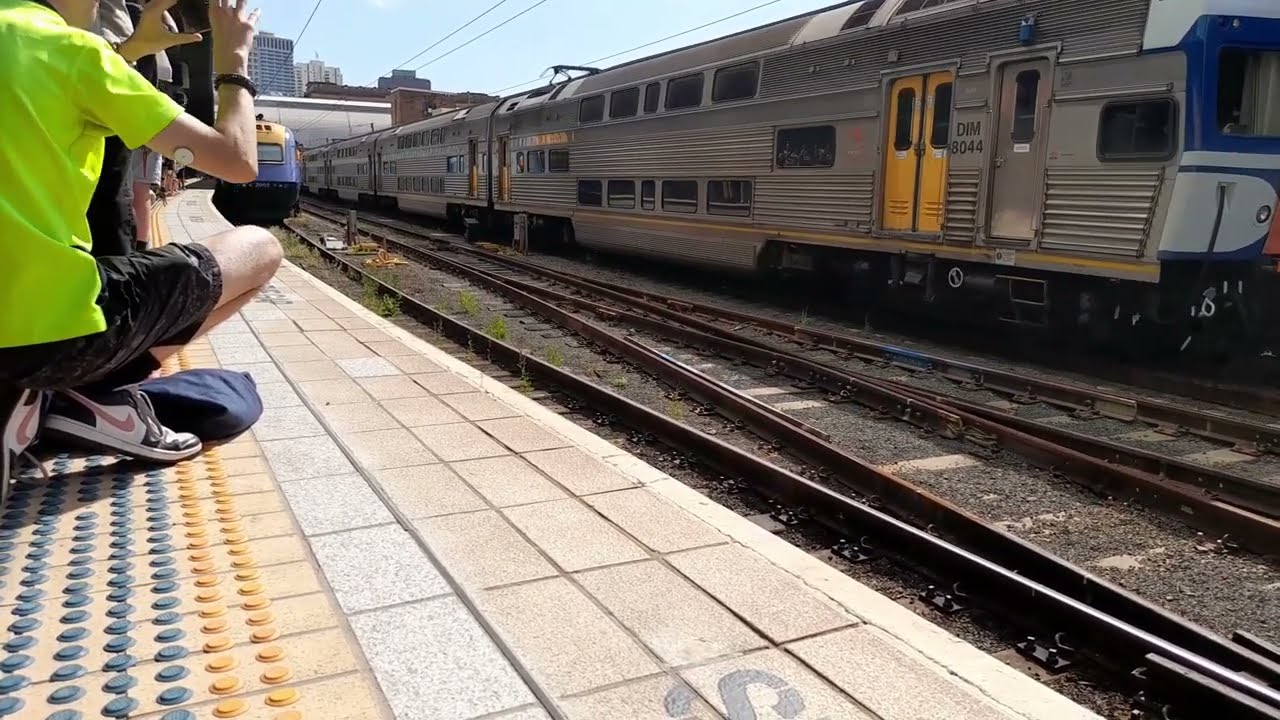 Blue goose V sets V10 and V25 depart Central