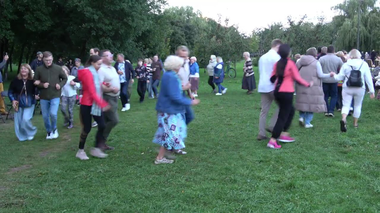 Oira. Raudondvario folkloro a. PILIAROŽĖ. Lietuvi&scaron;kų &scaron;okių vakaras Kauno Kalniečių parke 2025 08 27