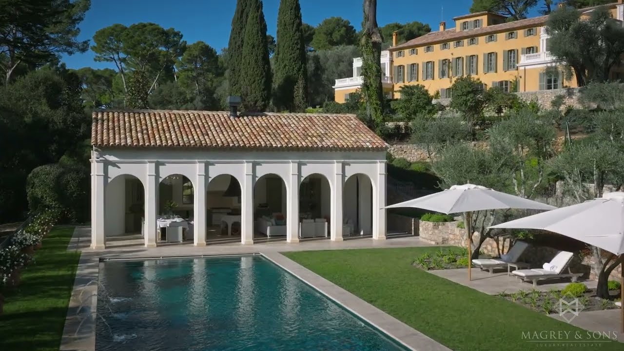 MOUGINS - Majestic residence with tennis court