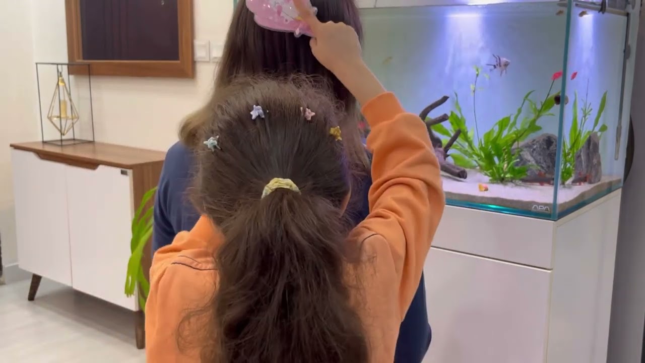 My 6-year-old daughter tries asmr |relaxing hair play, hair brushing, spraying, styling|