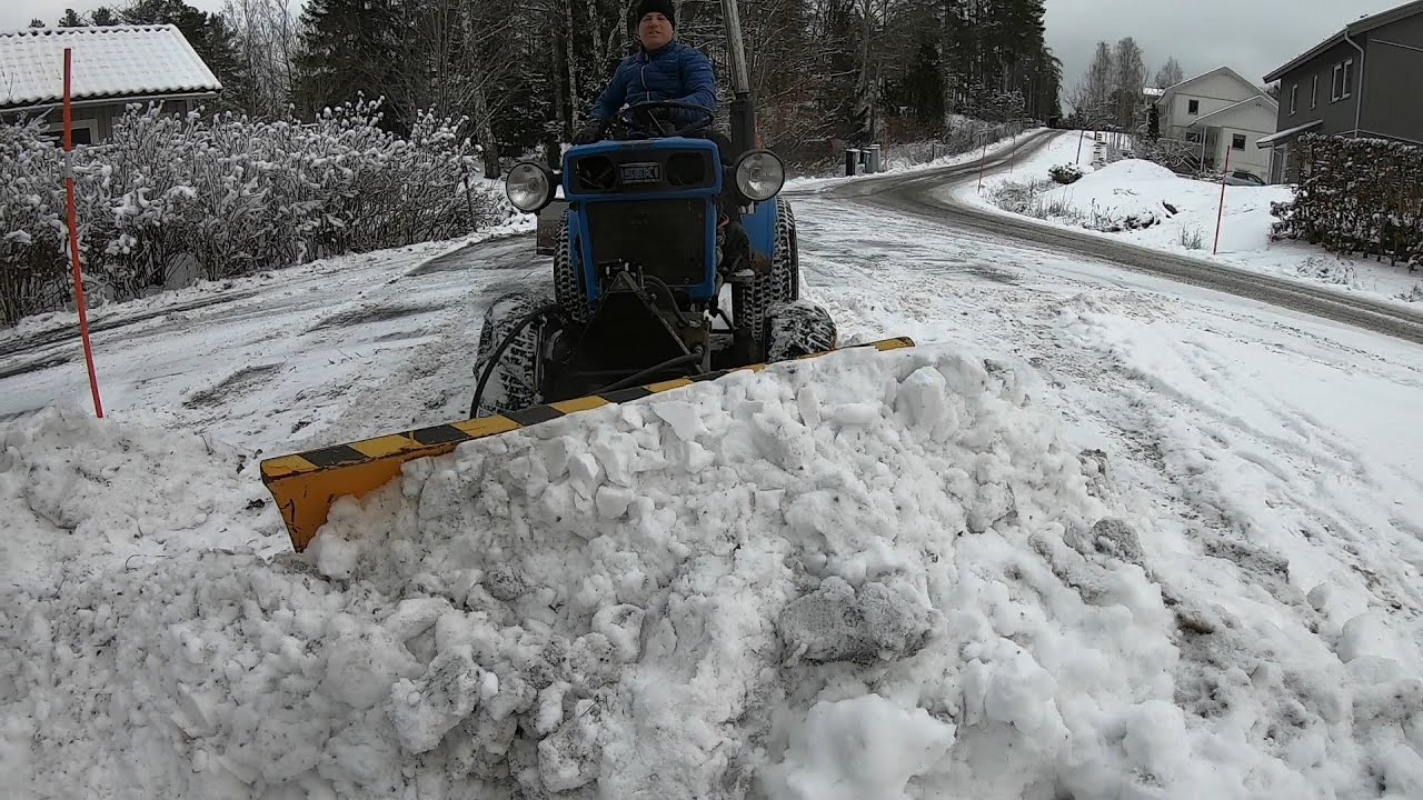 Snowploughing with “Little Blue” Iseki TX 2140 4WD