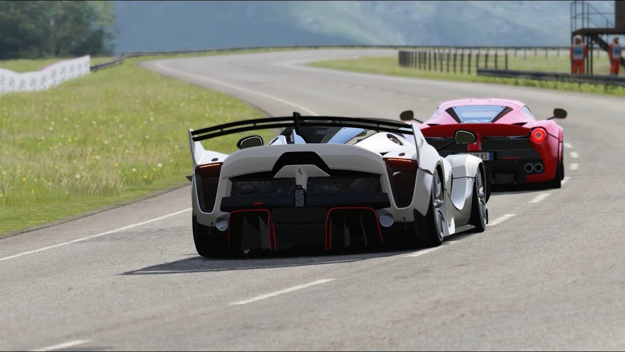 Ferrari FXX K Evo vs Ferrari LaFerrari at Highlands