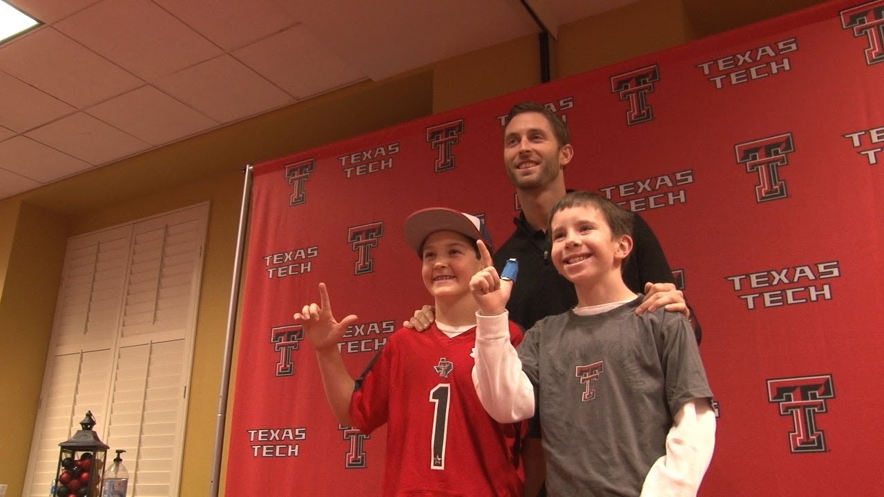 Autograph Night with Coach Kingsbury