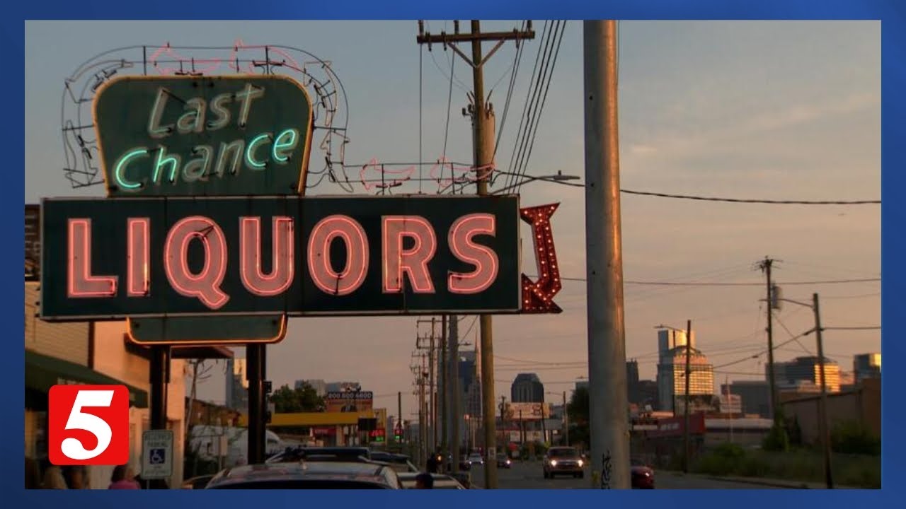"Saving Americana!" Crew restores hundreds of vintage neon signs