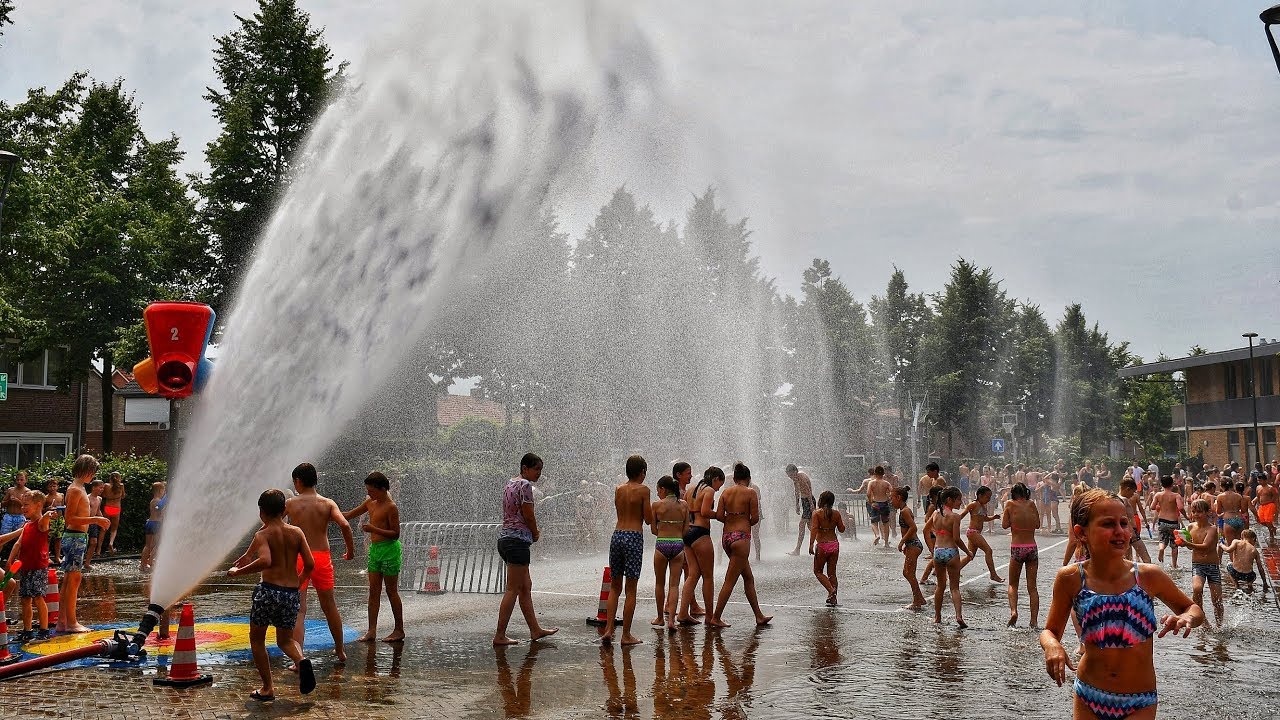 Waterspektakel op het schoolplein van basisschool de Vonder in Moergestel - 920 2018