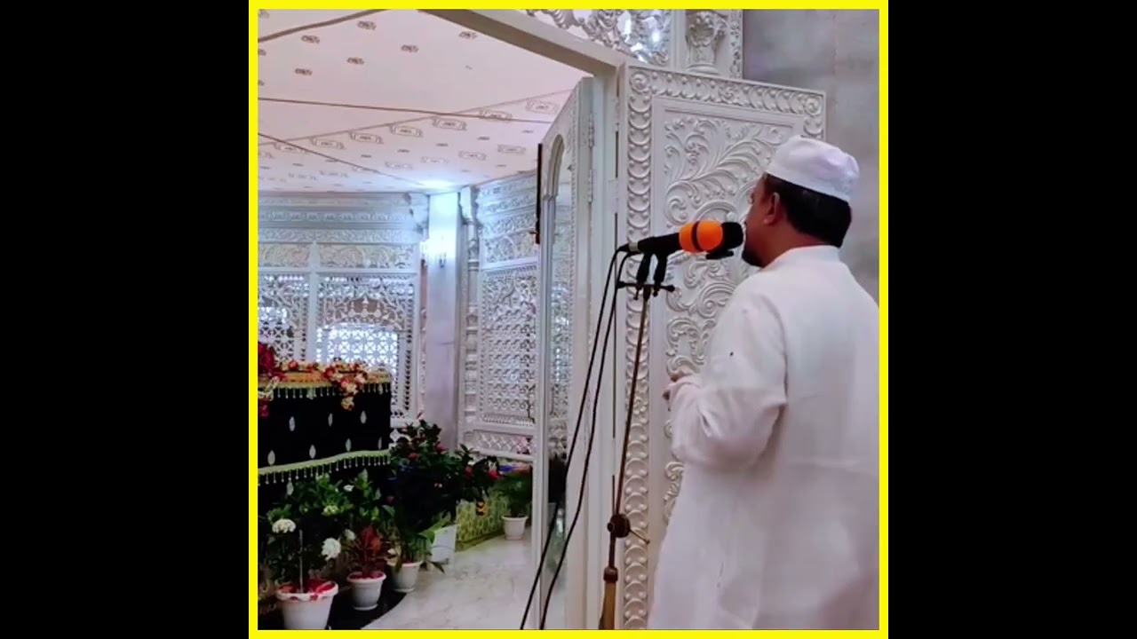 মওলা হুজুর হাসান বাবা মাইজভাণ্ডারী মোনাজাত করে জিয়াবাবা রওজা মোবারক প্রাঙ্গনে। 