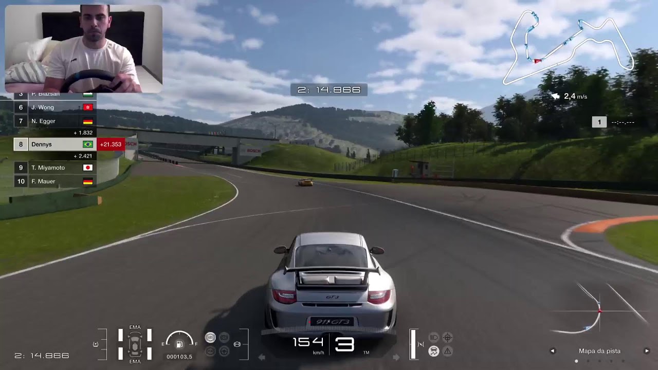 Volante no GT7 batendo records dos amigos 😎
