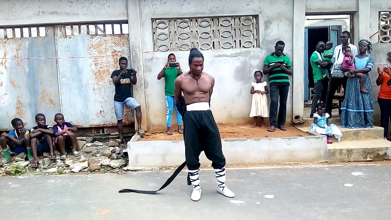 PLANSHE KATO LE CHINOIS DES NOIRES EN DÉMONSTRATION DE LA KATOMARTIALE