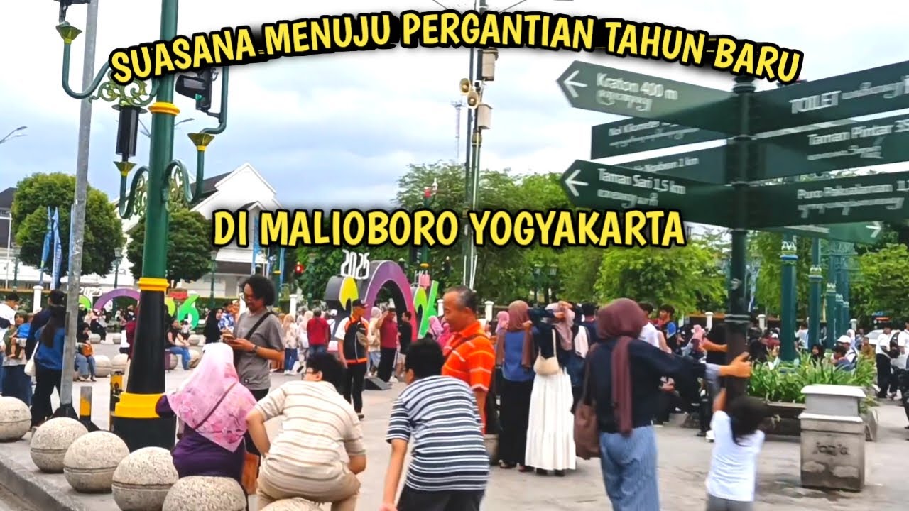 Tourists Crowd the Malioboro Area in Yogyakarta at the Peak of New Year's Eve | VACATION VLOG