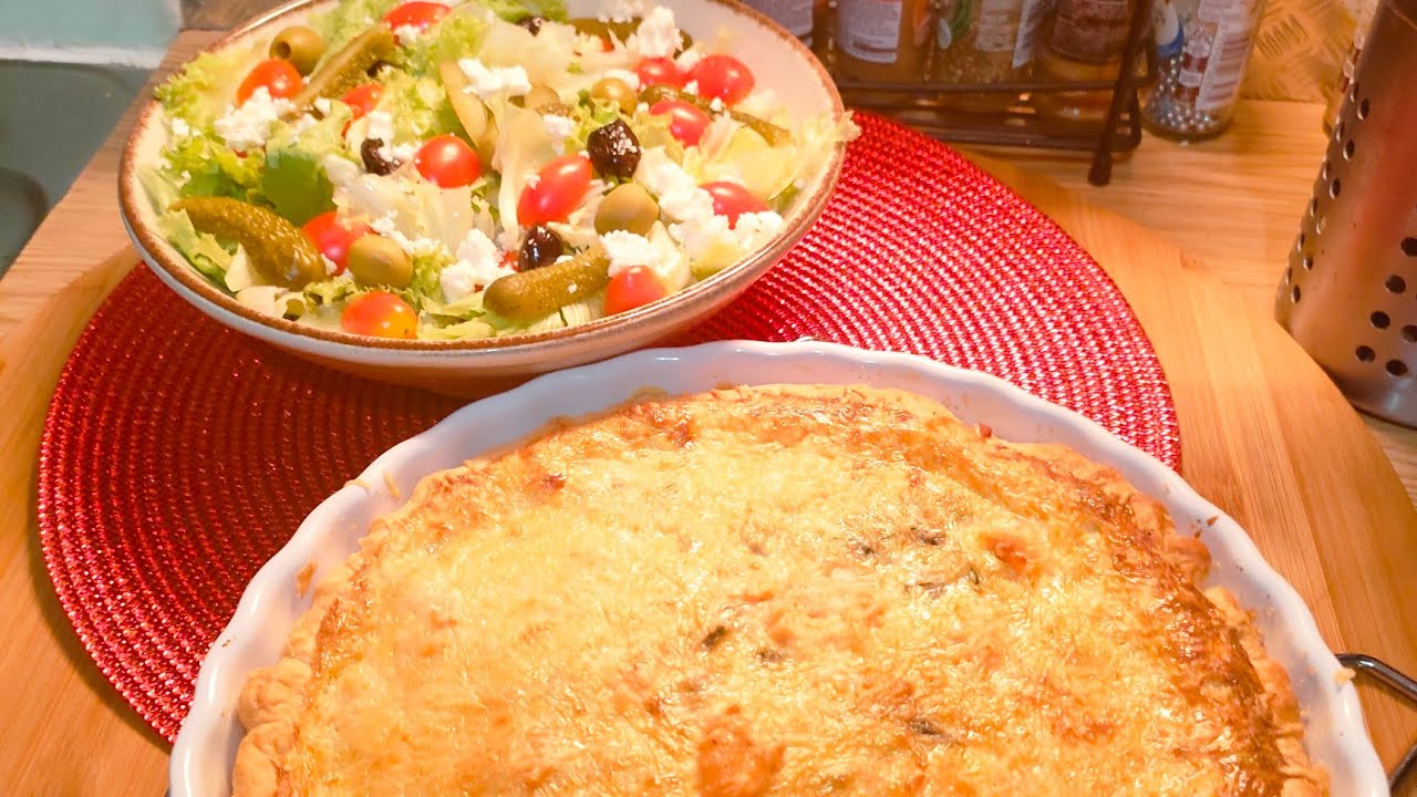 Tarte aux poireaux et courgettes, saumon , fromage râpé