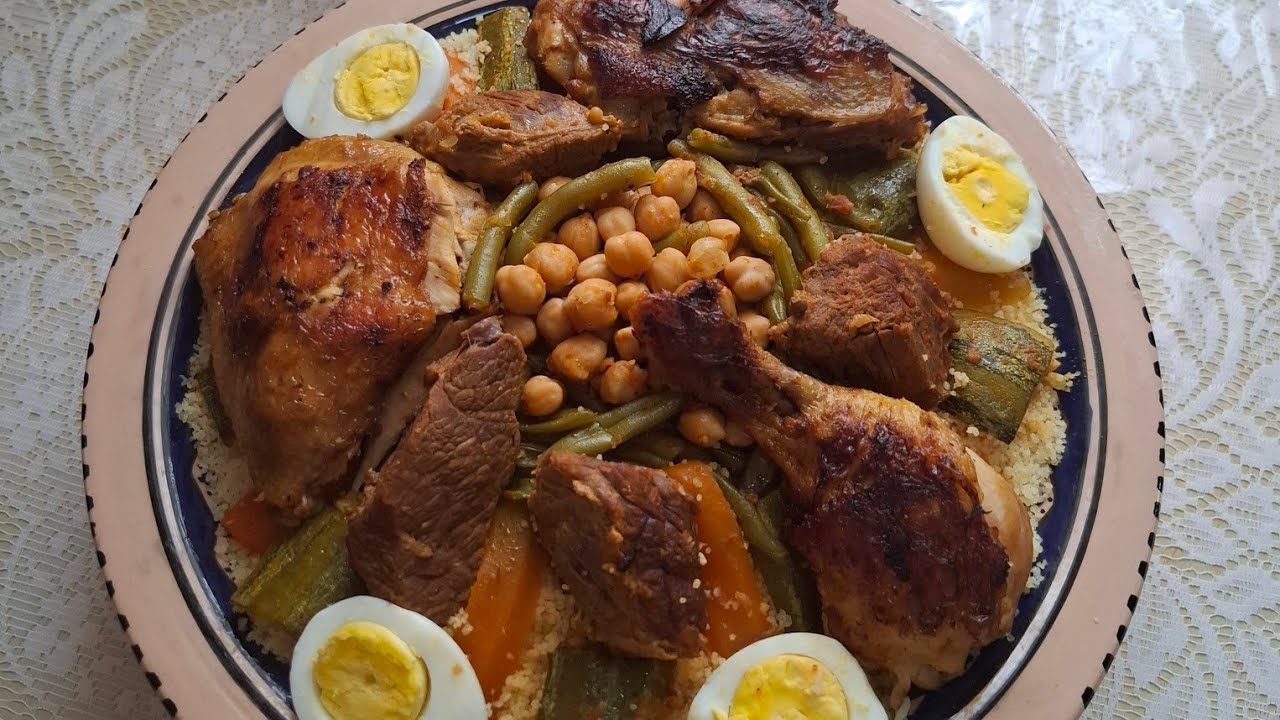 كسكس بمرقة حمراء و بالخضر يشهي 🥰❤️ couscous sauce rouge tres delicieux