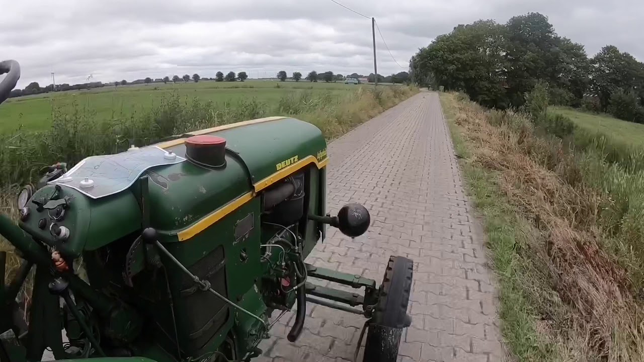 Klassischer Traktor Deutz F2L612 Schlepper Oldtimer Trecker Übersicht