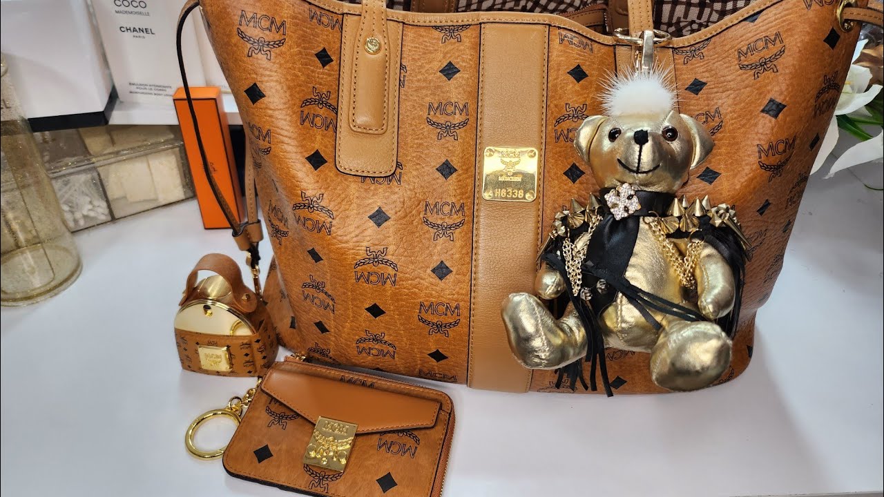 BAGTOBER: WHAT'S IN MY BAG MCM LIZ SHOPPER TOTE